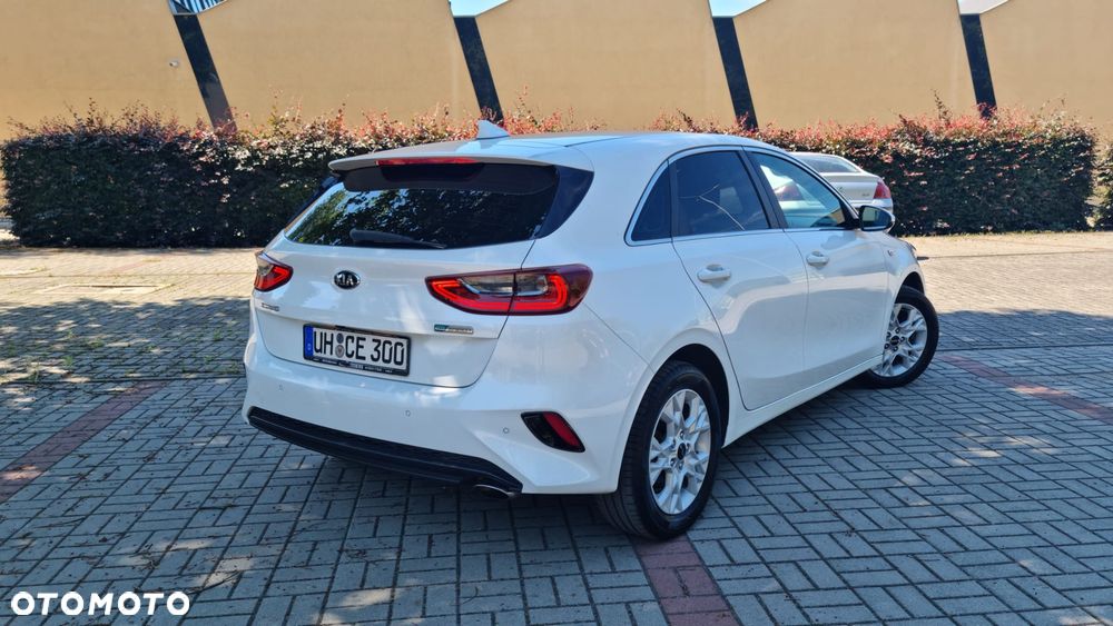 Kia Ceed 1.6 CRDi mHEV L Business Line - 6