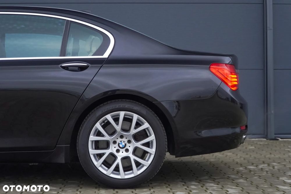 BMW Seria 7 750i L xDrive - 7