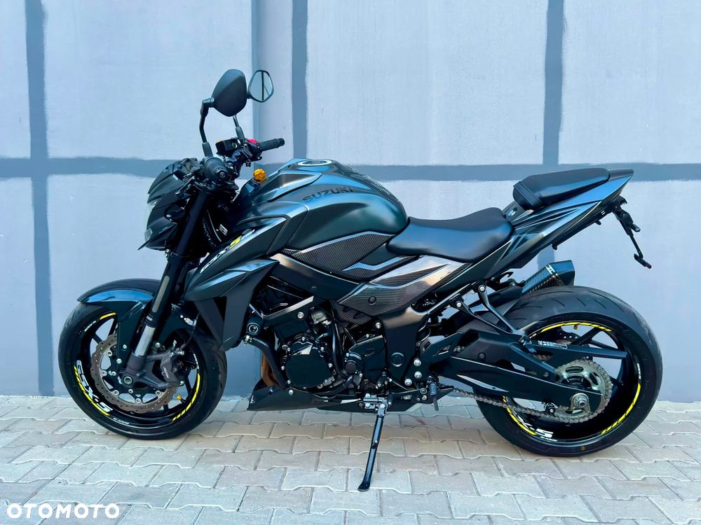 Suzuki GSX - 6