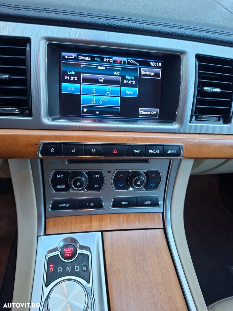 Jaguar XF 2.2D - 12