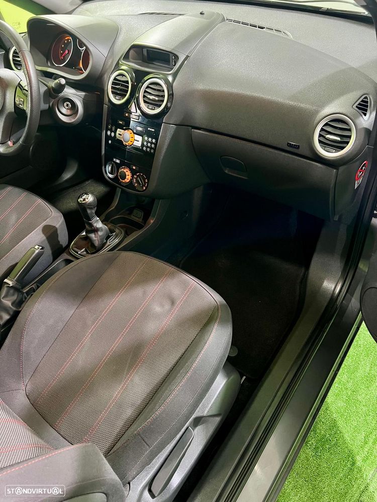 Opel Corsa 1.2 Black Edition - 11