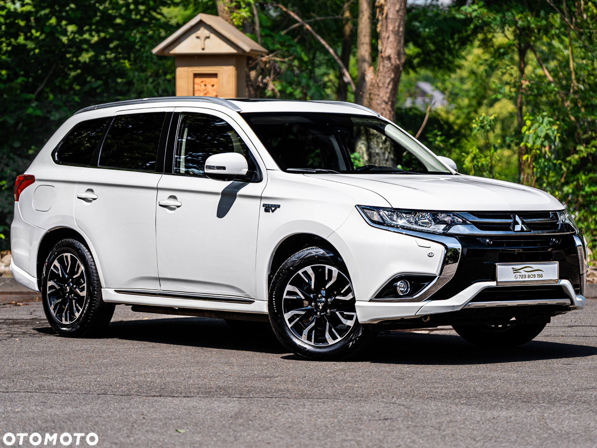 Mitsubishi Outlander 2.0 4WD Plug-In Hybrid Plus - 12