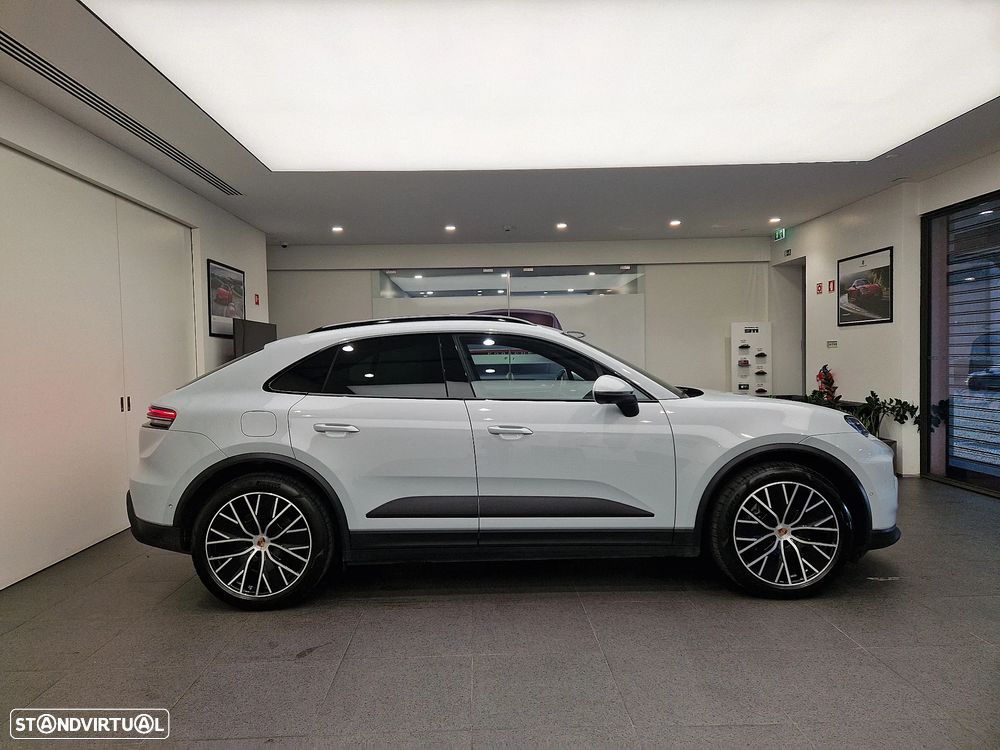 Porsche Macan Electric 4 - 12