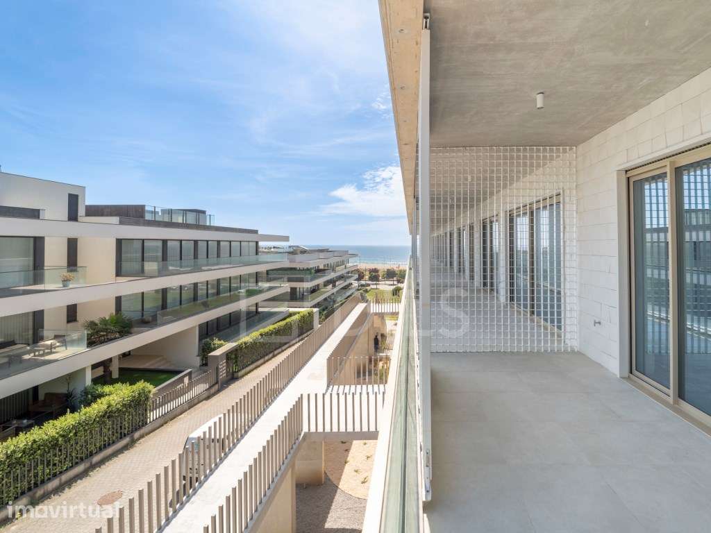 Apartamento T2 com varanda na primeira linha de praia - Grande imagem: 2/34