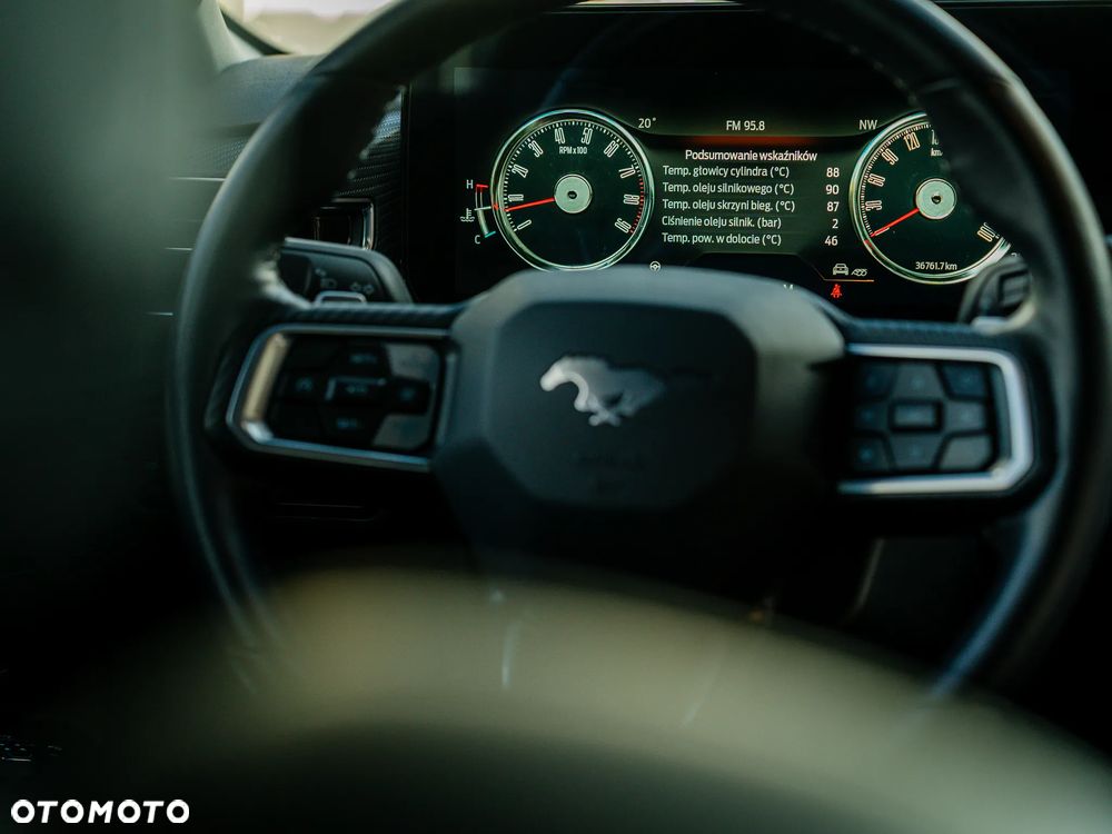 Ford Mustang - 32