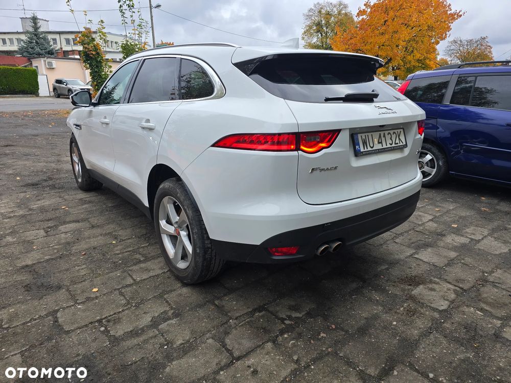 Jaguar F-Pace 2.0 i4D AWD Pure - 4