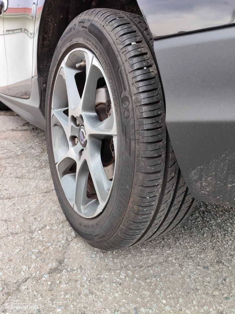 Volvo V40 Cross Country - 22