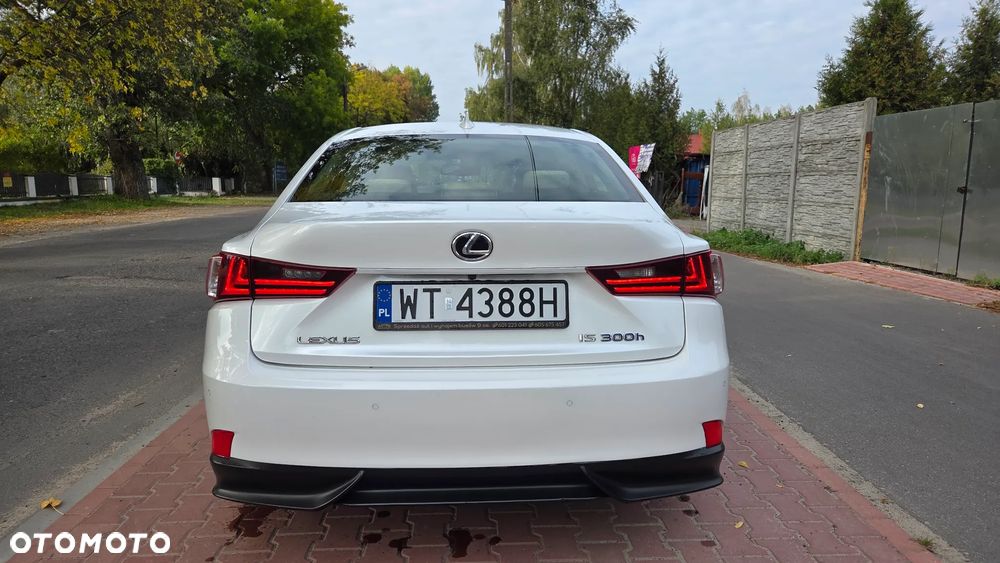Lexus IS 300h Prestige - 9