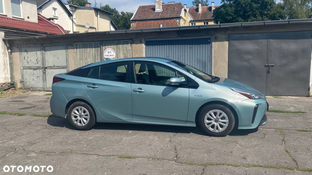 Toyota Prius (Hybrid) - 1