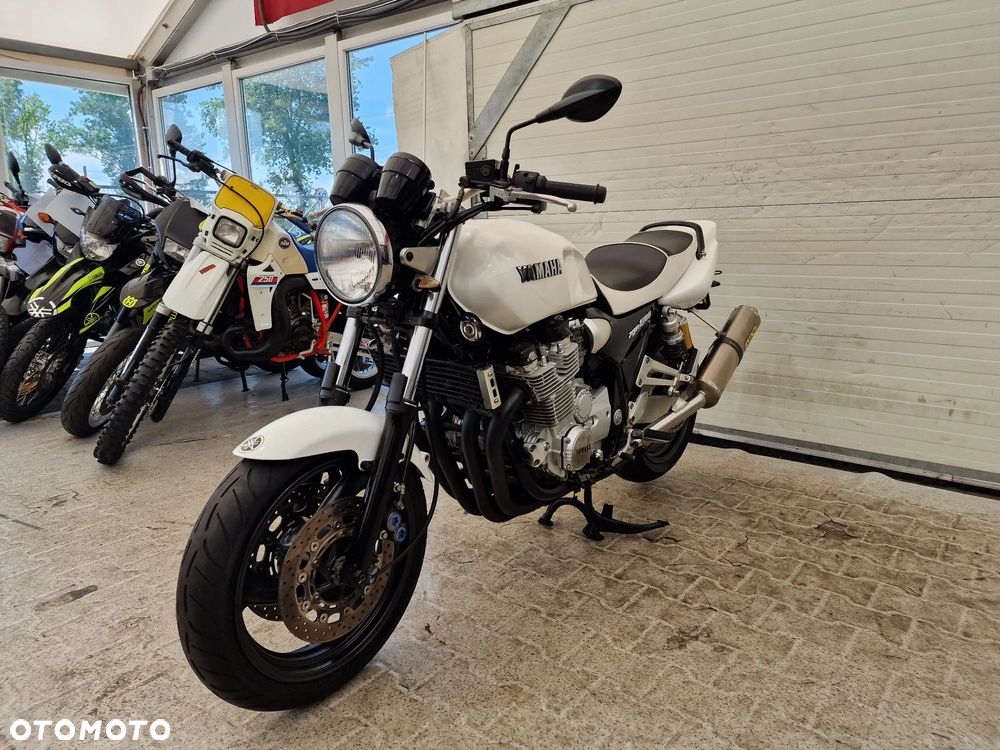 Yamaha XJR - 18