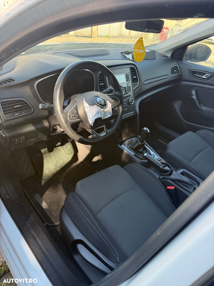 RENAULT Megane 2021 — imagine 2