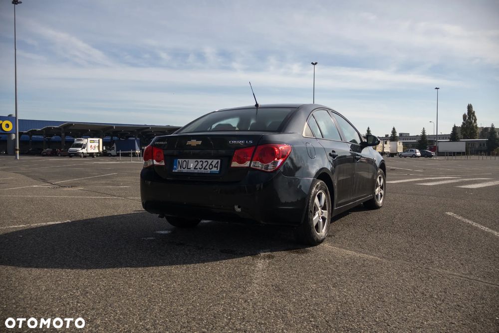 Chevrolet Cruze 1.8 LS - 5