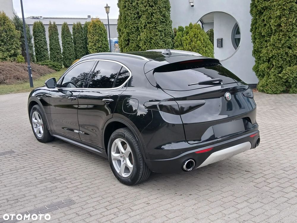 Alfa Romeo Stelvio 2.0 Turbo 16V AT8-Q4 Executive - 4