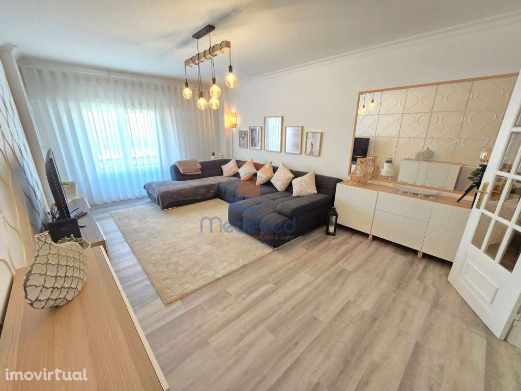 Apartamento T2 com Parqueamento e 2 Arrecadações | Casal da Carochi... - Grande imagem: 2/20