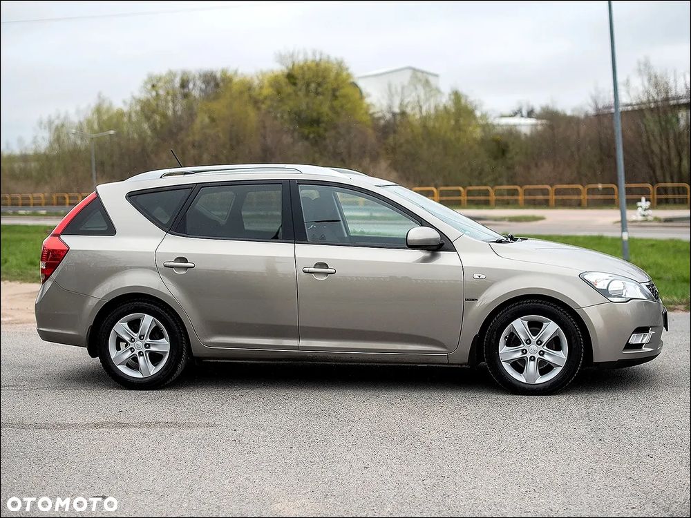 Kia Ceed - 11