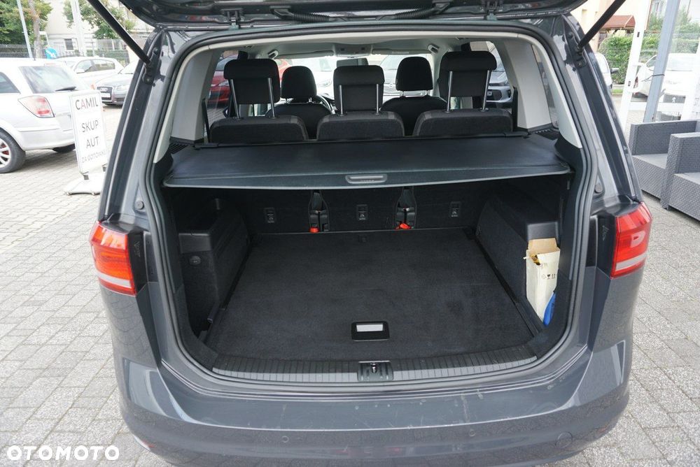 Volkswagen Touran - 17