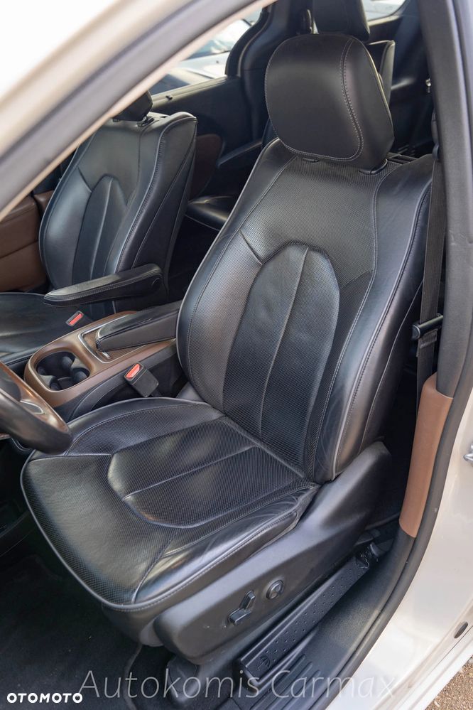 Chrysler Pacifica - 21