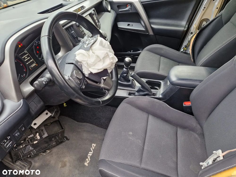 Toyota RAV4 2.0 D-4D Premium 4x2 - 18