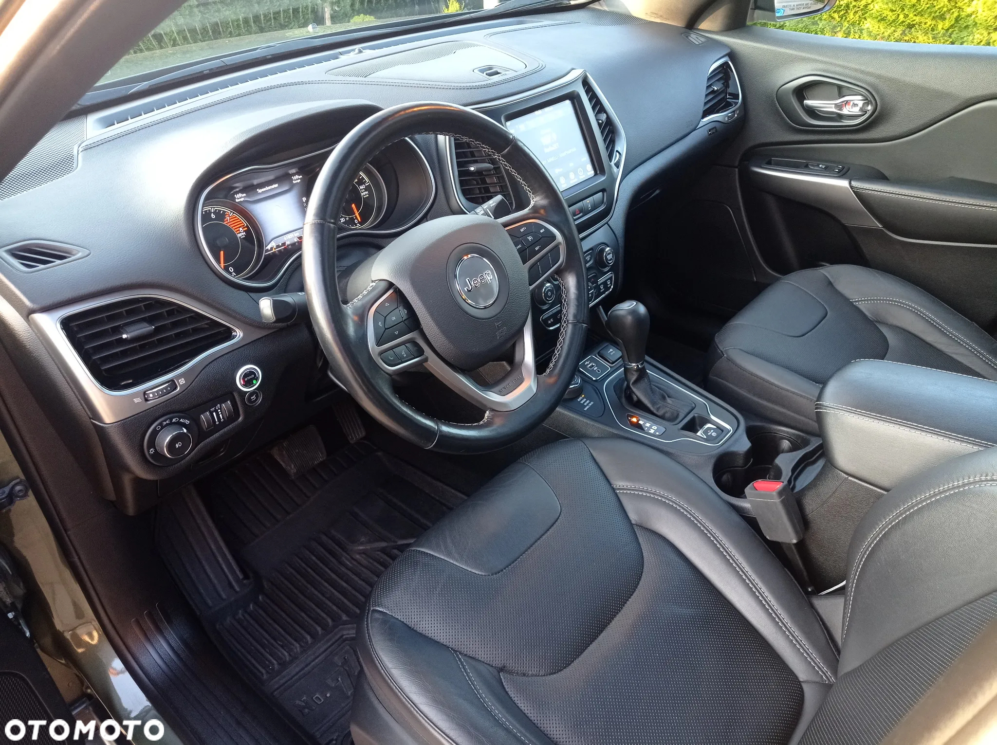 Jeep Cherokee - 11