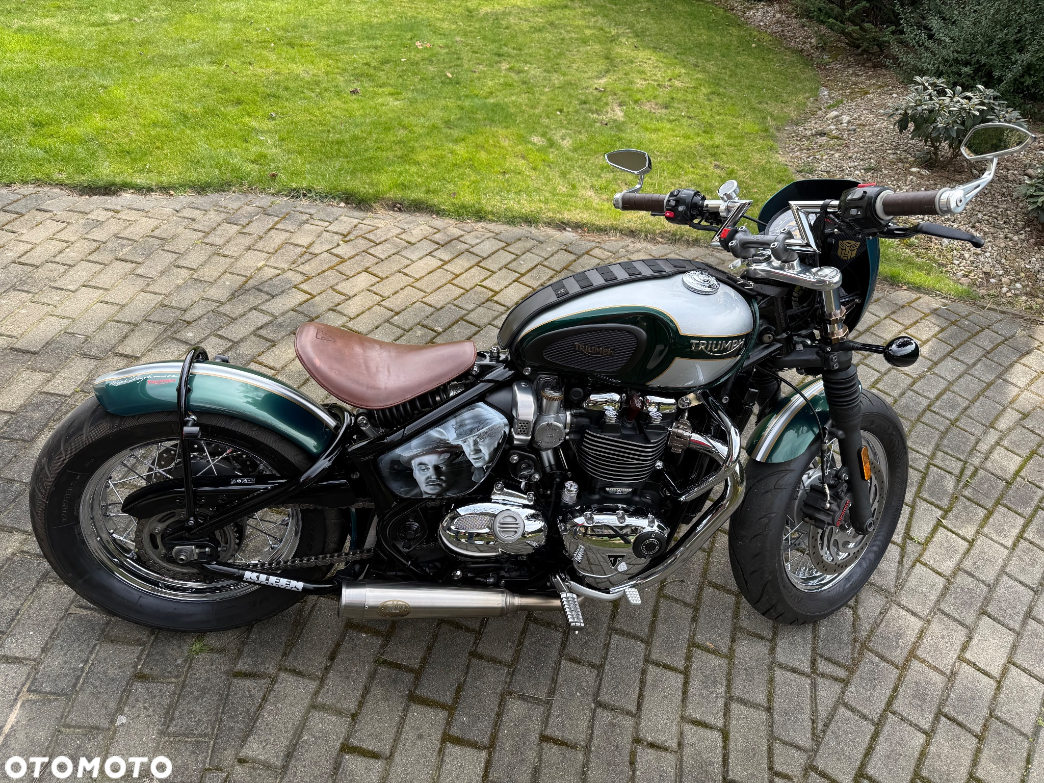 Triumph Bonneville Bobber - 12