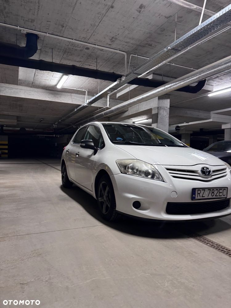 Toyota Auris 1.4 D-4D 2010 - 5