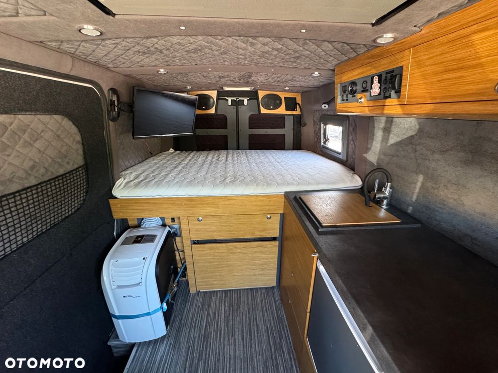 Mercedes-Benz Sprinter - 16