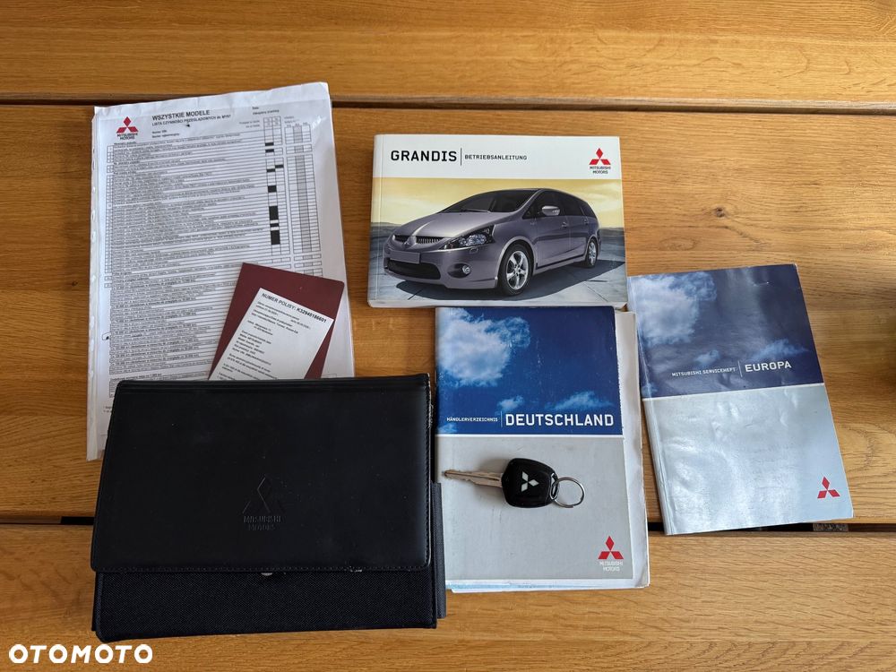 Mitsubishi Grandis 2.4 Intense - 30