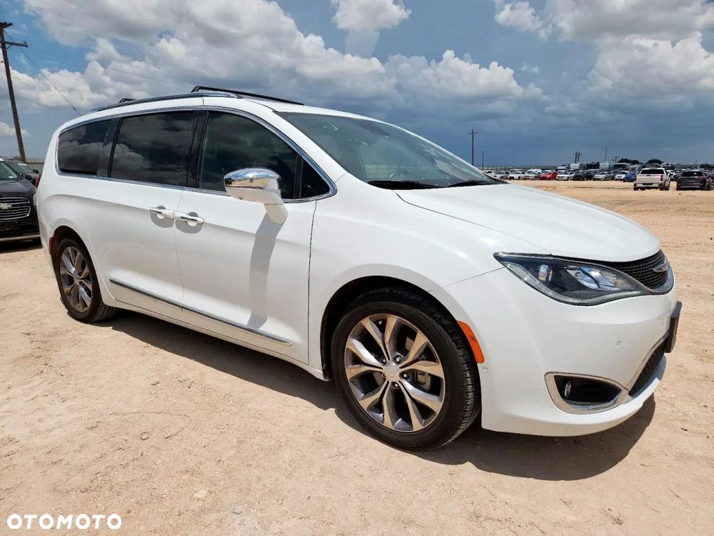 Chrysler Pacifica - 4