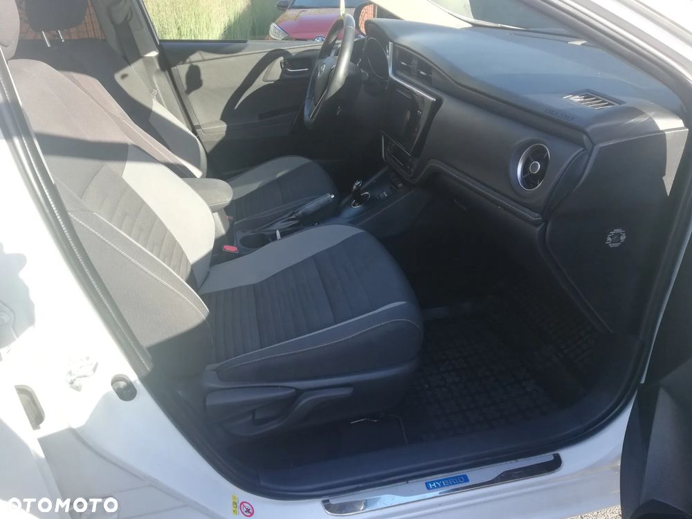 Toyota Auris - 11