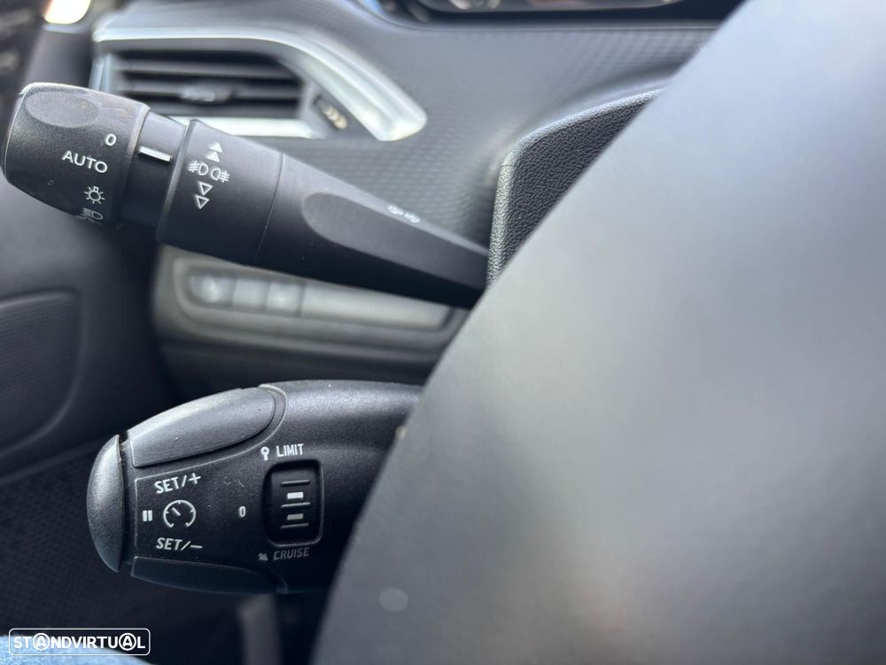 Peugeot 208 1.5 BlueHDi Signature - 25