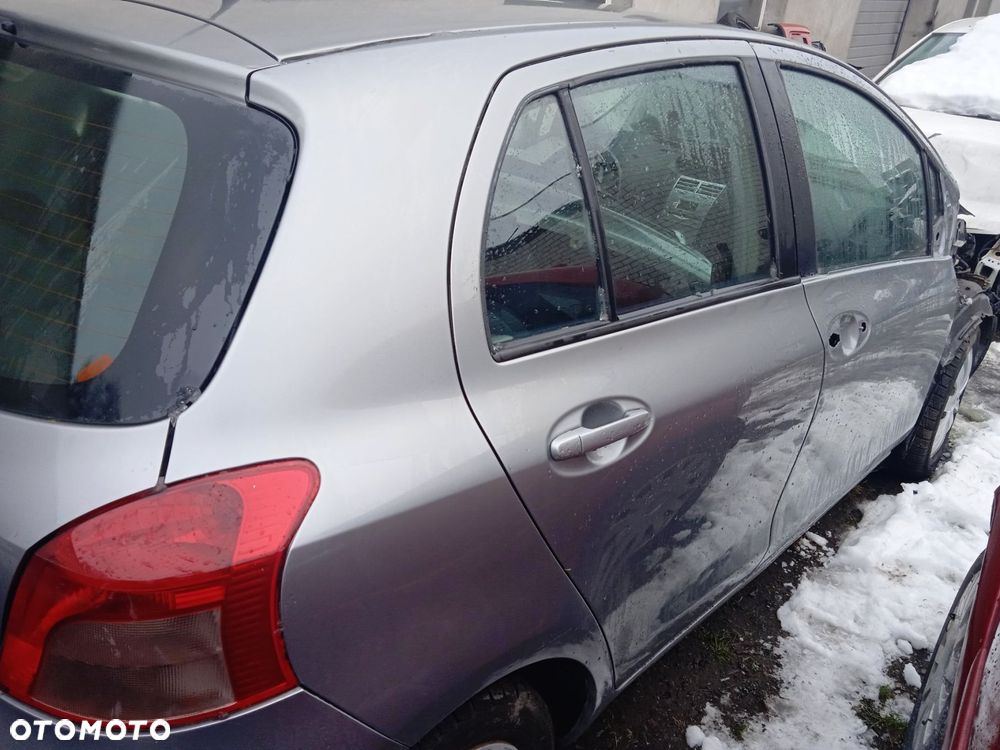 Na części Toyota Yaris II 5D kolor 1F8 silnik skrzynia maska klapa błotnik drzwi zderzak szyba - 6