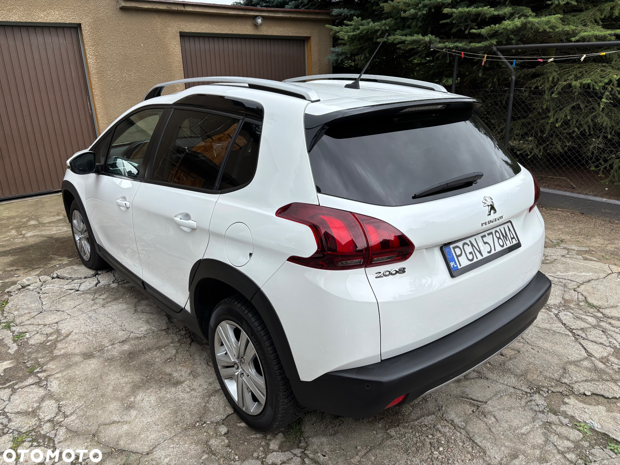 Peugeot 2008 1.5 BlueHDi Signature - 4