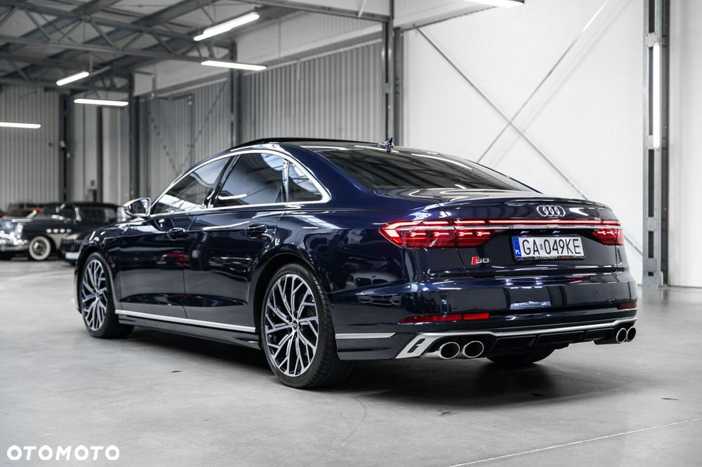 Audi S8 - 9