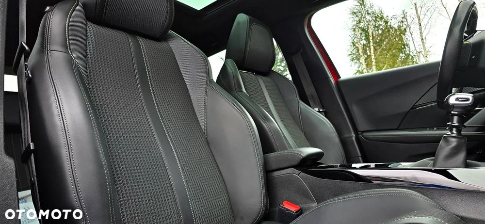 Peugeot 2008 1.2 PureTech GT Line S&S - 11