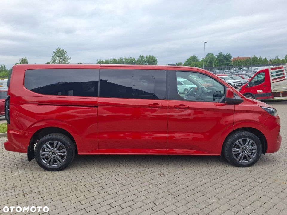 Ford Tourneo Custom - 8