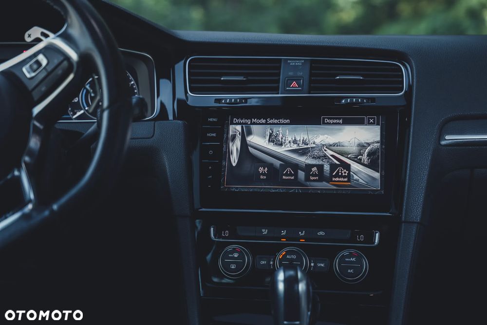 Volkswagen Golf - 11