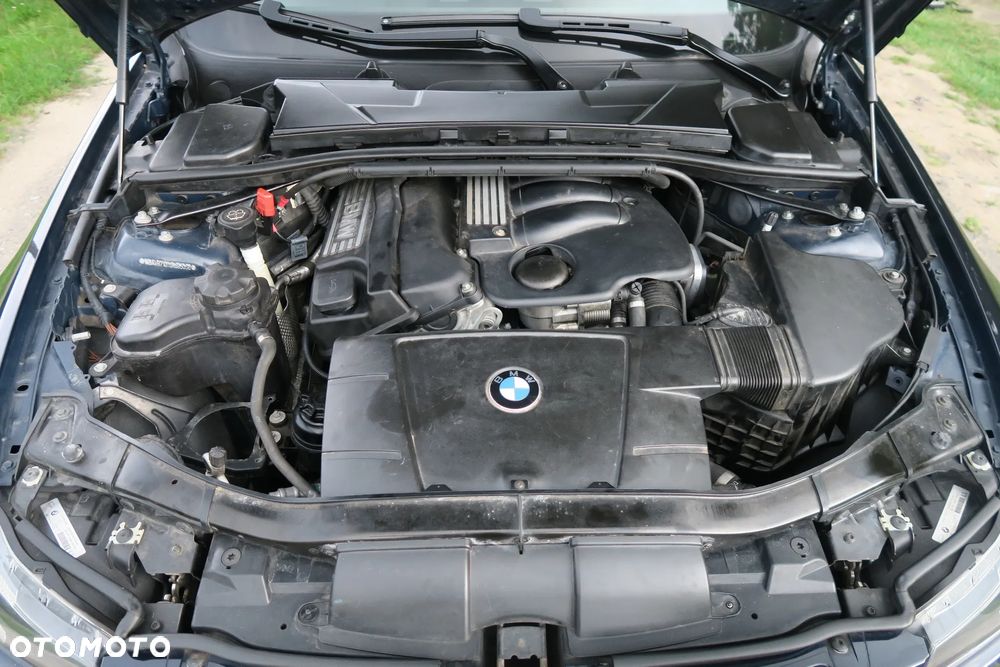 BMW Seria 3 320i Touring - 15