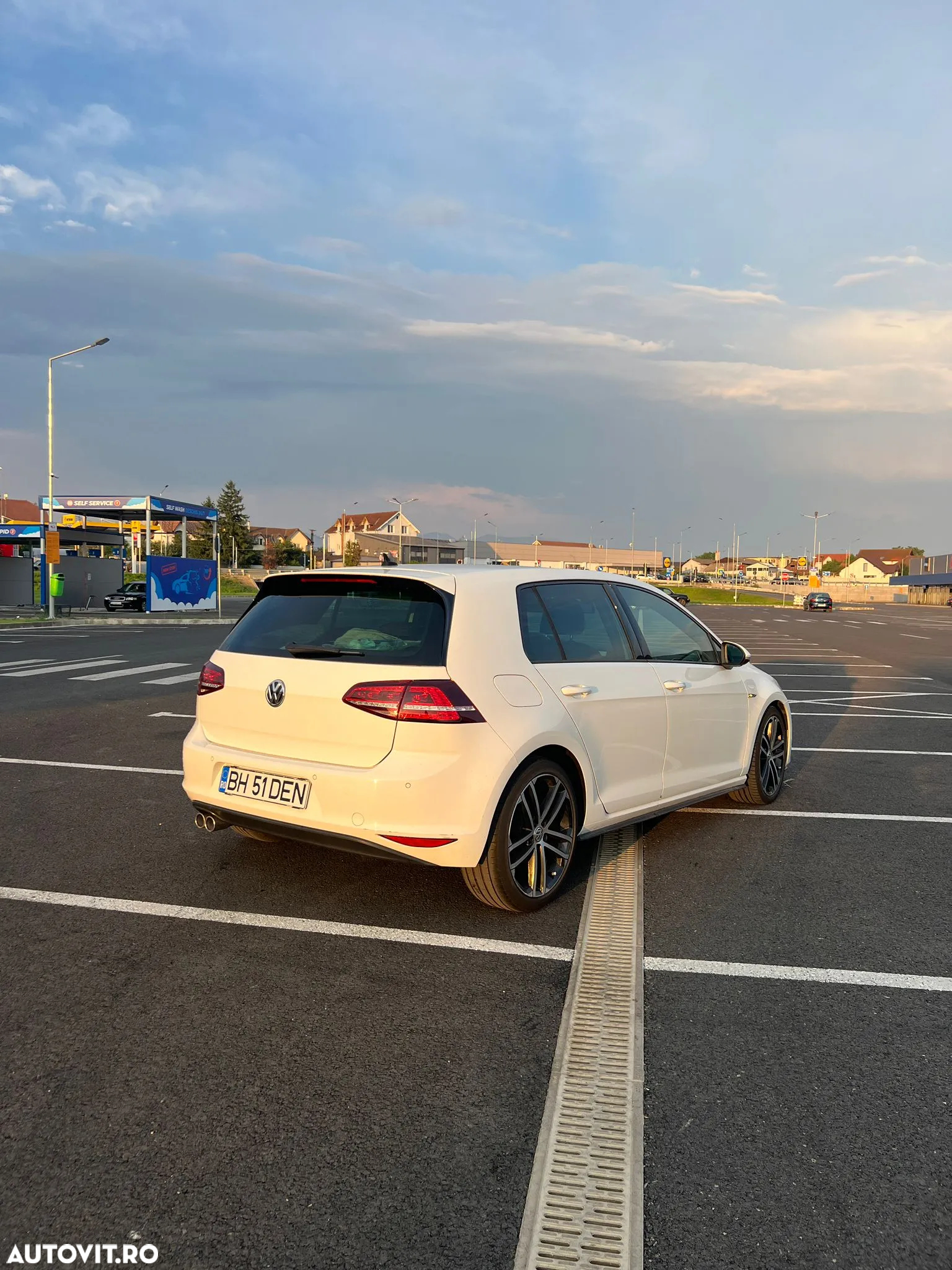 Volkswagen Golf 2.0 TDI DSG GTD - 4