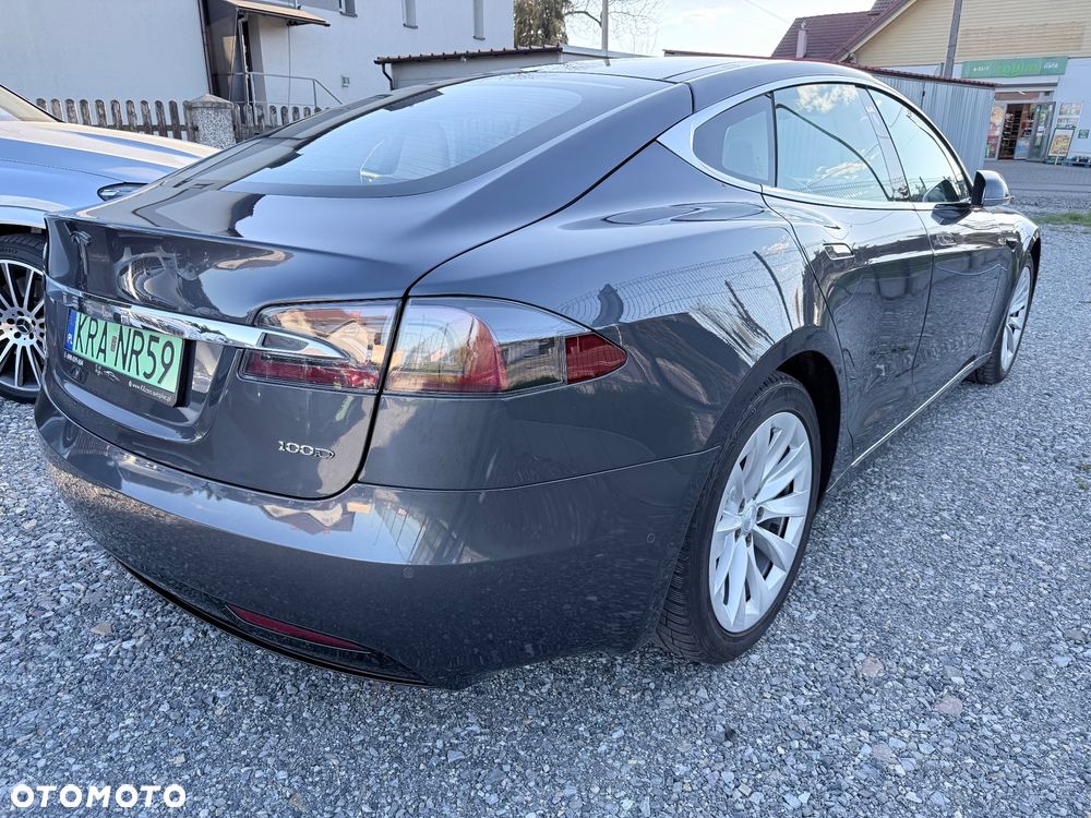 Tesla Model S - 11