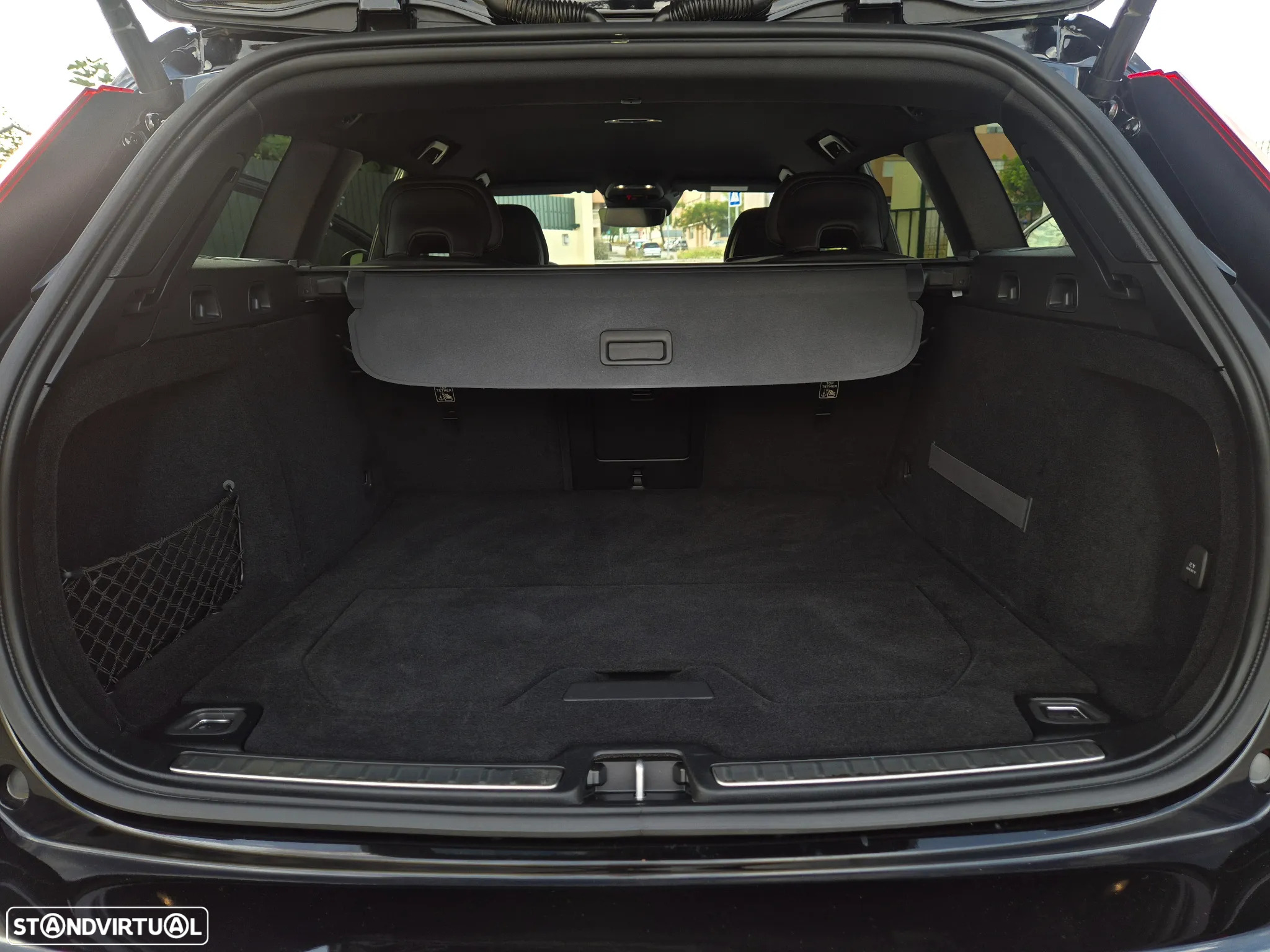 Volvo V60 2.0 D4 R-Design Geartronic - 56
