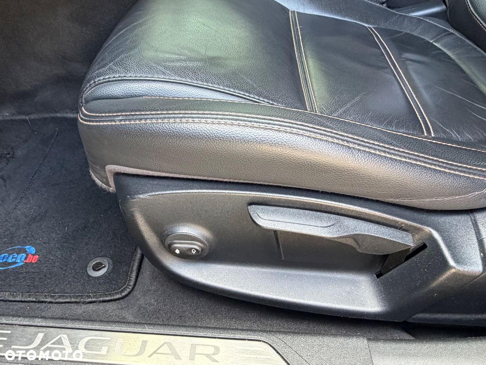 Jaguar XE 2.0 D Portfolio - 8