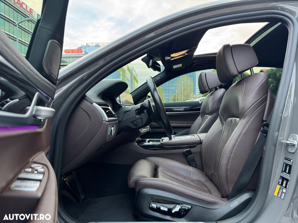 BMW Seria 7 745e - 24