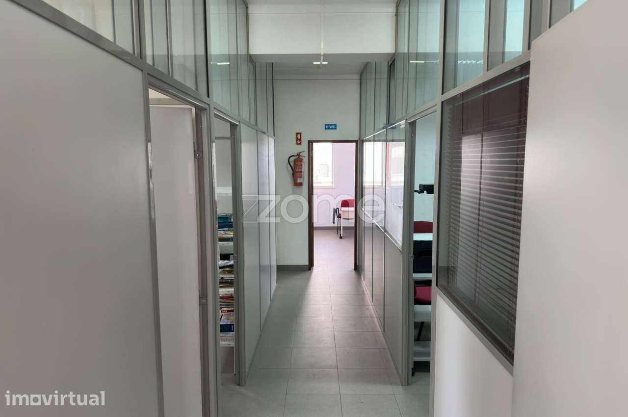 Loja de 108 m² com Potencial de Conversão em T3 – Santana, Sesimbra... - Grande imagem: 5/21