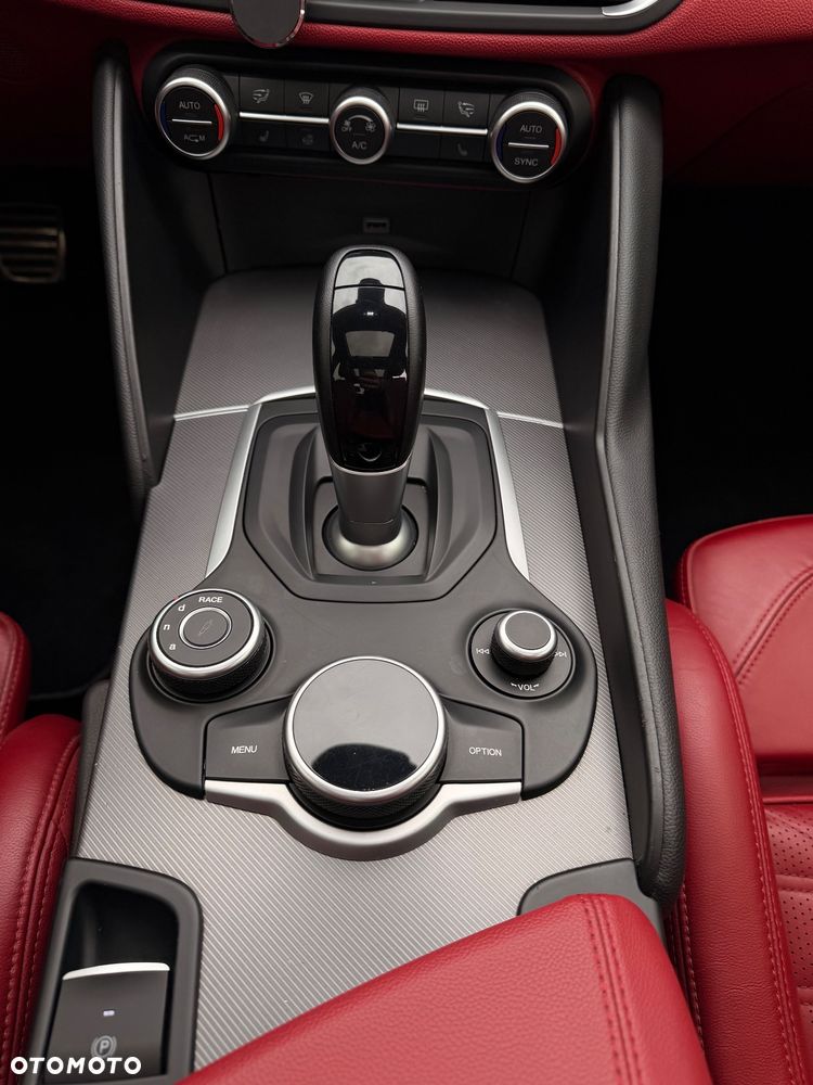 Alfa Romeo Giulia 2.0 Turbo Veloce - 12