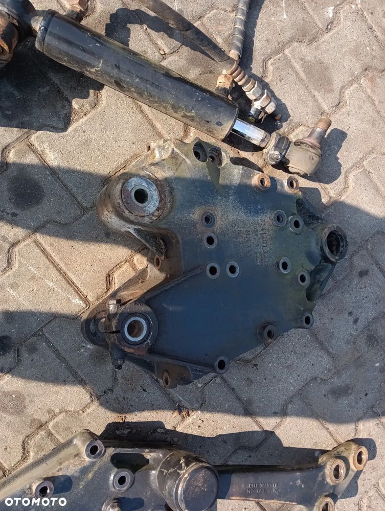 Zeliwo mocowanie 81413013280 81413013279 odlew man tga tgs 8x4 8x6 - 1