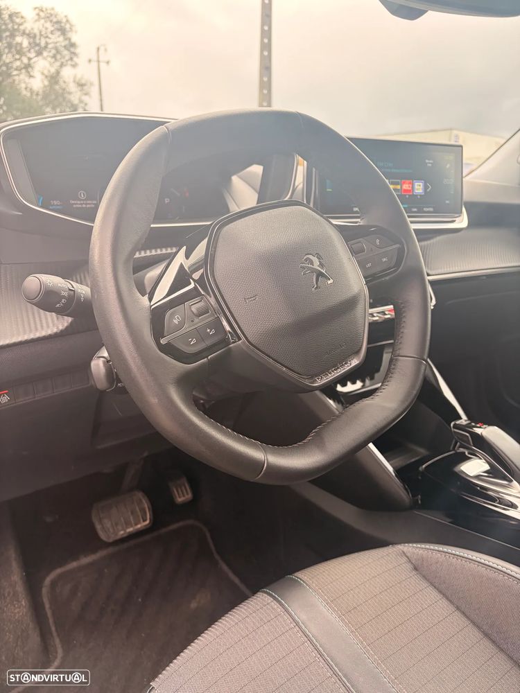 Peugeot e-2008 Allure - 14