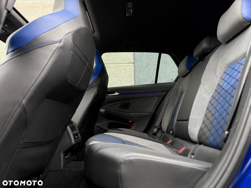 Volkswagen Golf - 10