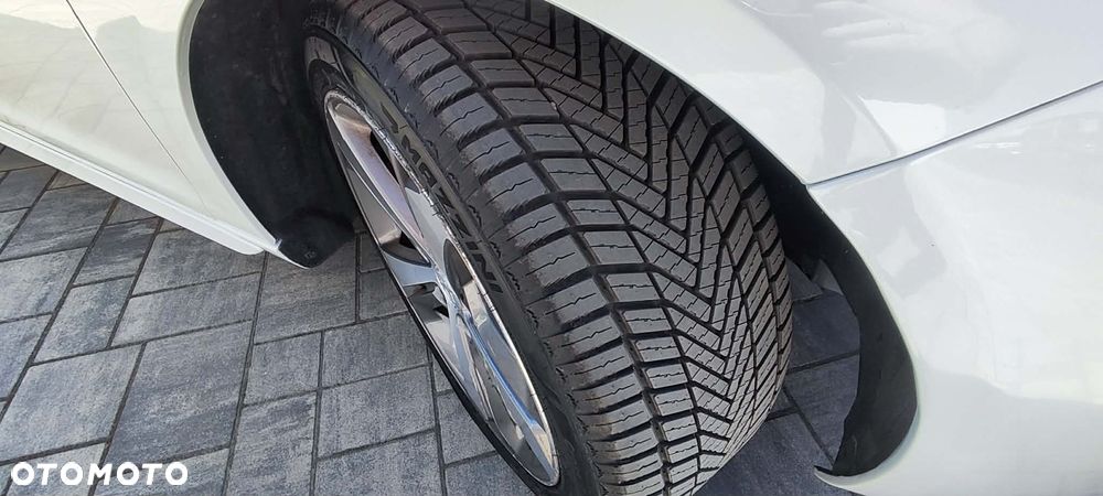Peugeot 308 BlueHDi 120 EAT6 Stop & Start GT-Line Edition - 17