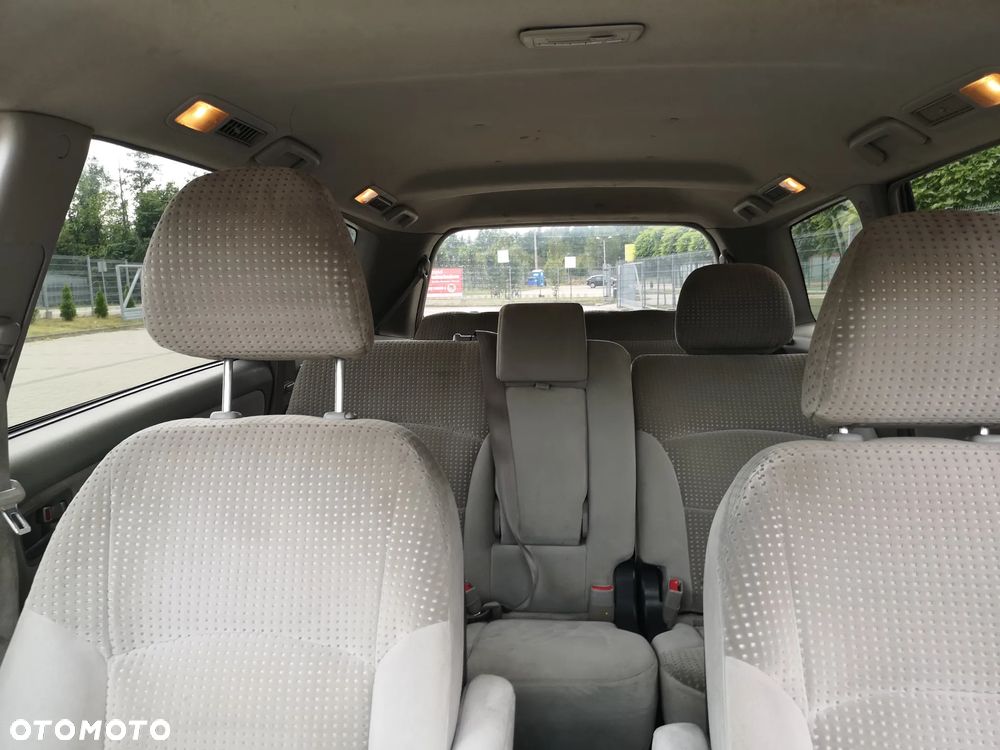 Mitsubishi Grandis - 14