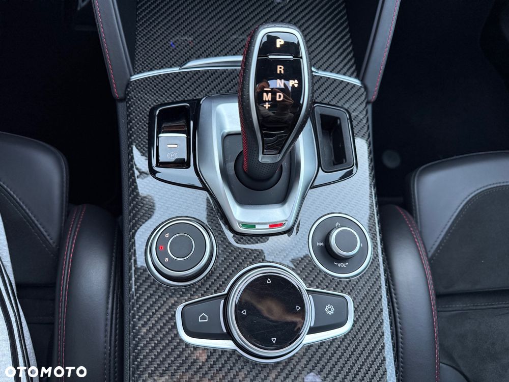 Alfa Romeo Stelvio 2.0 Turbo 16V AT8-Q4 Veloce Ti - 20